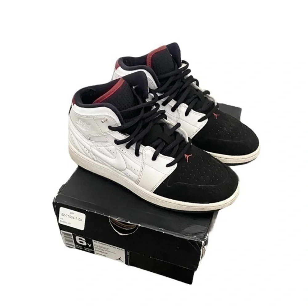 Nike Air‎ Jordan Retro ‘99 Youth High Top White & Black Sneakers